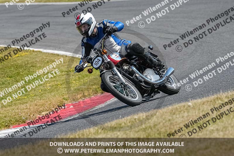 cadwell park;cadwell park photographs;cadwell trackday photographs;enduro digital images;event digital images;eventdigitalimages;peter wileman photography;racing digital images;trackday digital images;trackday photos